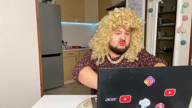 Бородатая семейка готовится к НОВОМУ ГОДУ и украшает Ёлку. Ёлка к новому году! смотреть онлайн