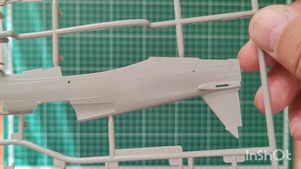 №136 Обзор модели самолёта P-40B Warhawk 1/48 Airfix .mp4