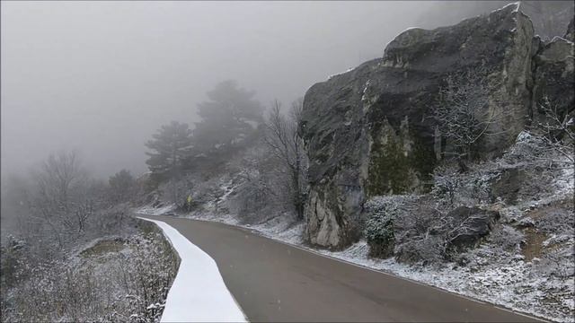 Старая дорога Севастополь-Ялта , первый снег 8 января 2023. смотреть онлайн