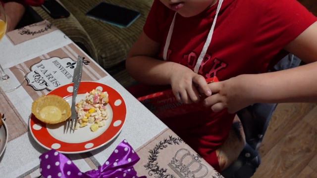 У Миланы день рождение🎂🎉🎁. Завалило снегом. Влог из России. смотреть онлайн