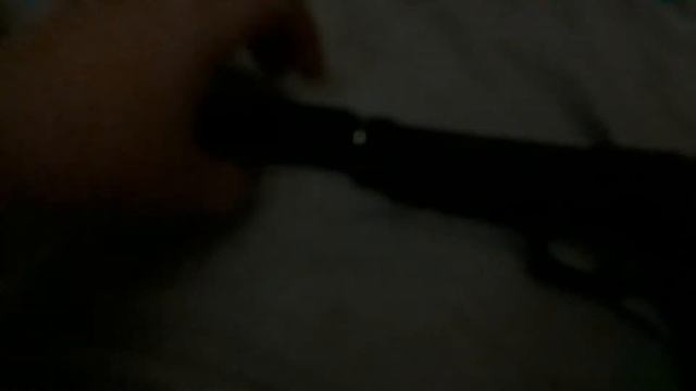 (зделайте звук погромче ) обзор на пистолет с глушителем (названее пистолета : SHUANG WEI c.18 ) смотреть онлайн