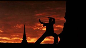 Жан-Клод Ван Дамм в фильме «Кикбоксёр / Kickboxer, 1989» . Киноклип