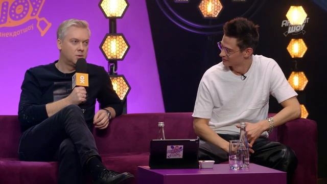 Анекдот Шоу: Сергей Светлаков про разговор в общественном туалете смотреть онлайн