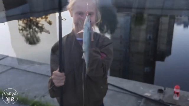 Удивительная рыбалка с VaryaKa или Как правильно ловить рыбу? смотреть онлайн
