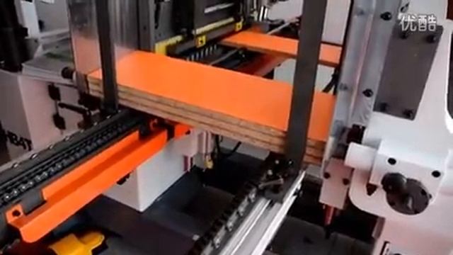 Автоматический сверлильно присадочный станок проходного типа HOLD HB4K смотреть онлайн