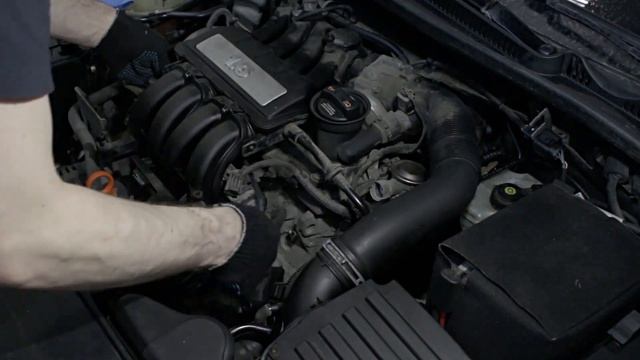 Замена высоковольтных проводов Volkswagen Golf 1,6 смотреть онлайн