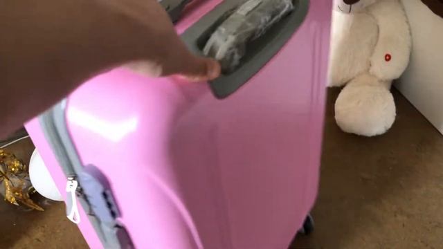 Чемодан на колёсах из АБС пластика за 2590₽ смотреть онлайн