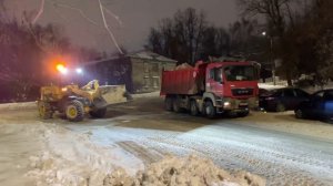 Уборка снега погрузчиком SDLG 936L. Куда вывозят тонны снега с городских улиц?