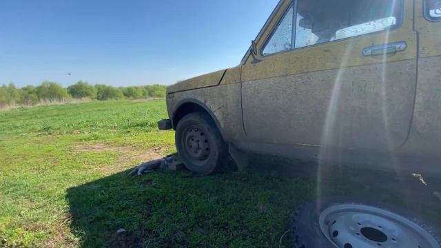 Замена колёс и масляного фильтра на Ниве/ Из города в деревню/ Рязанская область смотреть онлайн