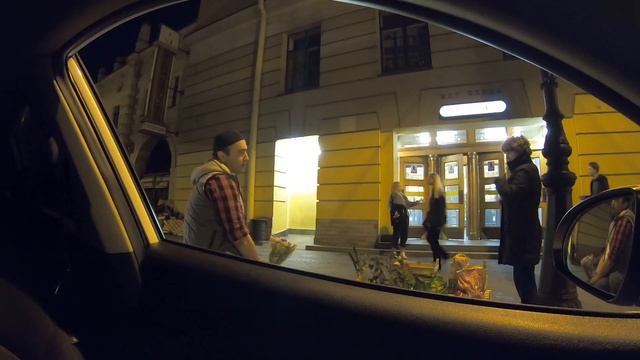 Таксист купил цветы у пенсионера и подарил ей узбек такси россия питерда смотреть онлайн