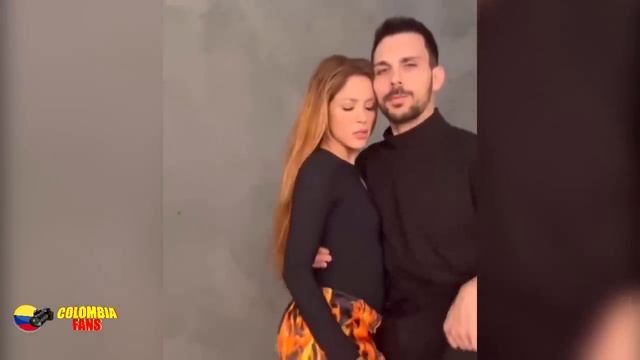 Shakira goza de nuevo! Shakira celebra su solteria al son de Monotonia, muy sensual baila Bachata! смотреть онлайн