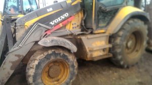 Экскаватор-погрузчик Volvo BL61B