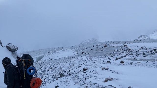 Под Аккемской стеной Белухи смотреть онлайн