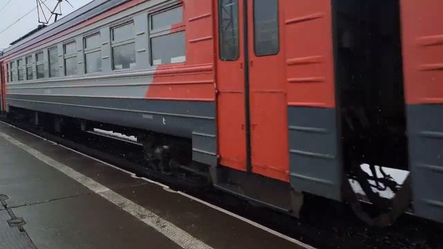 Старое Видео Списанного Электропоезда ЭР2К-1150 На о.п Топольники Следует с сообшением №8764 смотреть онлайн