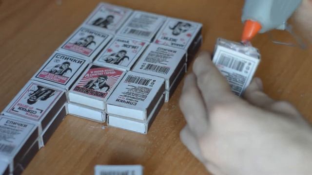 M4A4 ИЗ СПИЧЕЧНЫХ КОРОБКОВ!?!? ДЕЛАЮ M4A4 ИЗ КОРОБКОВ ИЗ ПОД СПИЧЕК))) смотреть онлайн