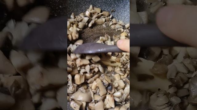Вешенки с шампиньонами в сливочном соусе! Проверяю вкусно ли? Полное видео нннАда? смотреть онлайн