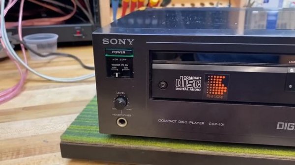 World's FIRST CD Player - The Sony CDP-101 from 1982!