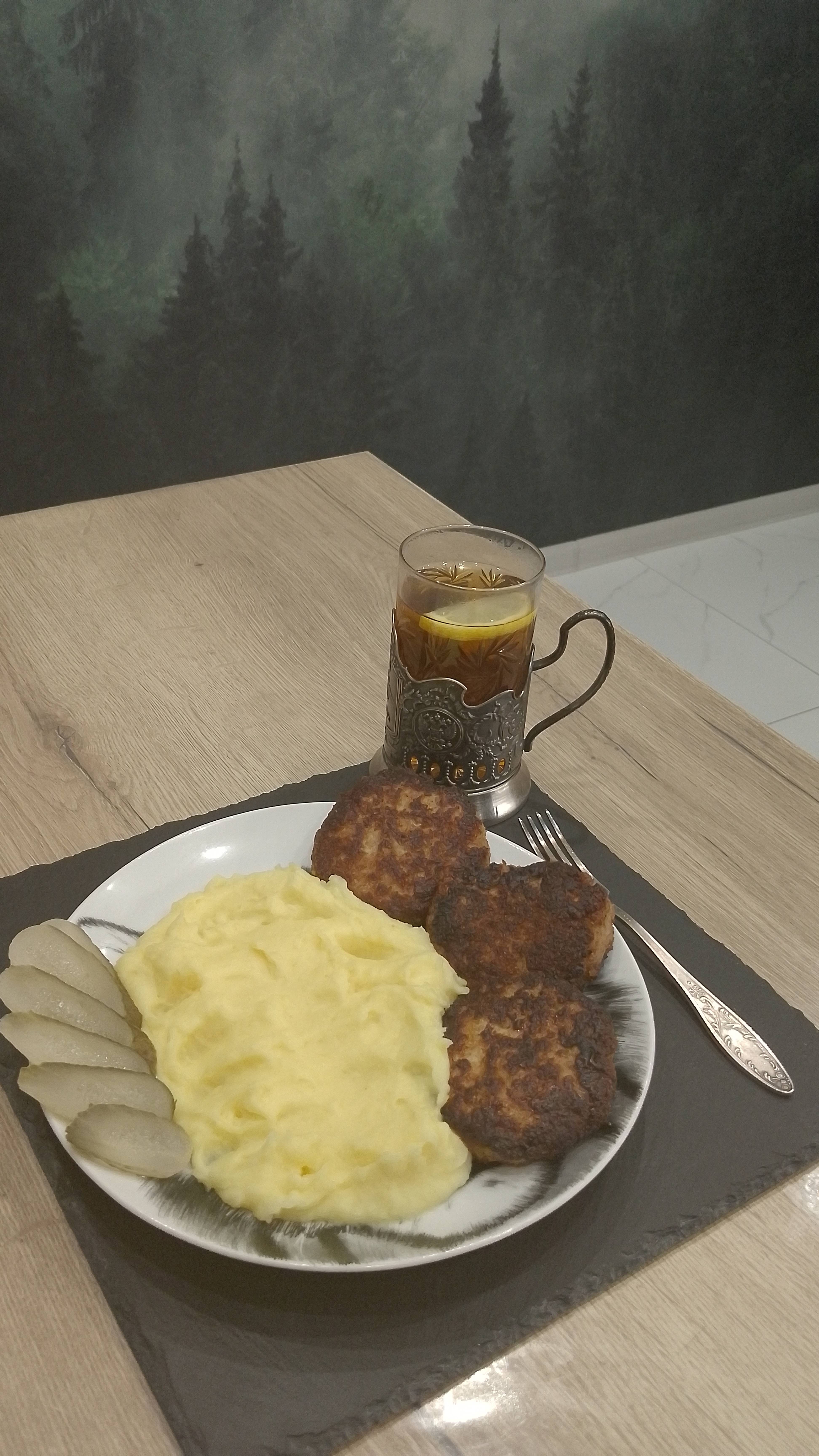 КОТЛЕТКИ С ПЮРЕШКОЙ