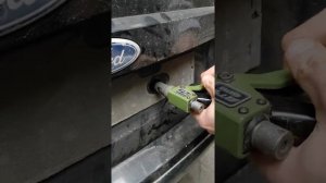 замена рамки номерного знака на форд