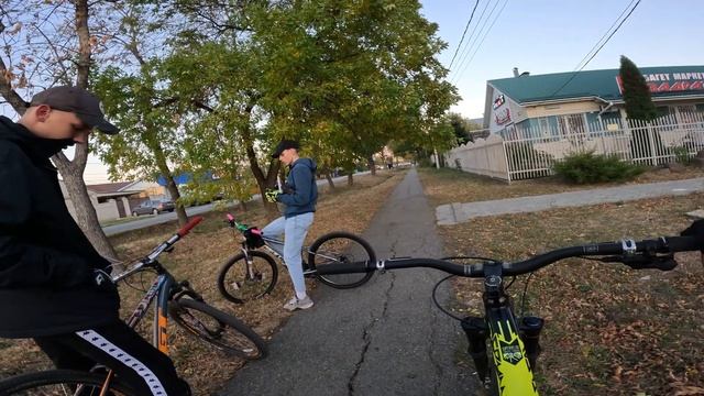катаем MTB,в конце видео короткий обзор про мой велосипед смотреть онлайн