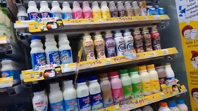 Влог. Втроем на байке ?. Тайский магазин. Автомат выдачи воды. смотреть онлайн