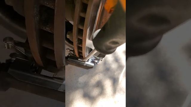 Nissan versa 2012 1.6 como cambiar balatas pastillas o frenos de enfrente смотреть онлайн