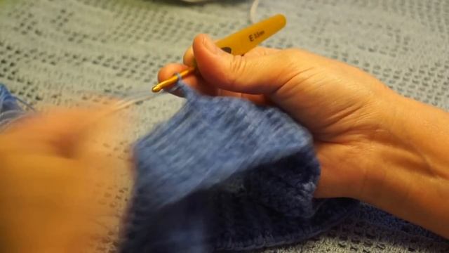 Теплая зимняя шапка для начинающих,рельефными столбиками.Warm winter hat Crochet for beginners .#45 смотреть онлайн