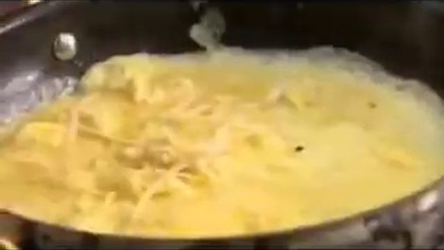 Jamie Oliver makes The Perfect Omelette смотреть онлайн