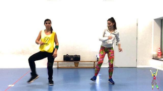 CUMBIA Bonita Megamix 74 Zumba Choreo By Maria