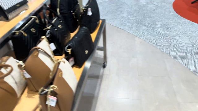 Куала-Лумпур/ ТЦ Pavilion,Брендовые вещи по шоковым ценам!/ смотреть онлайн