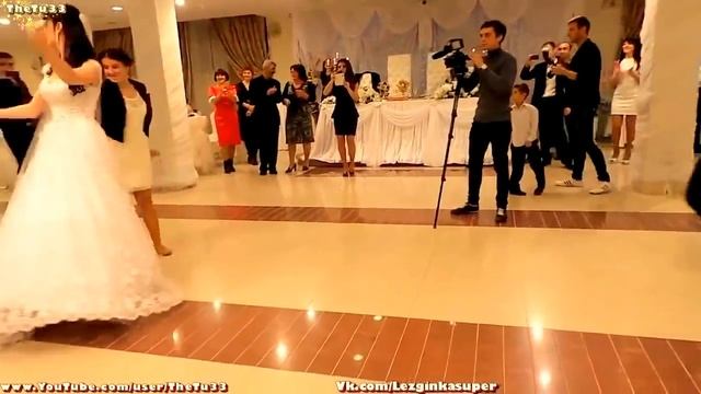 Супер Лезгинка на Свадьбе !!!..[Зажигательный танец девушки !!!] смотреть онлайн
