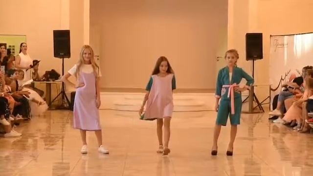 Выпускной балл учениц модельной школы Грация г.Аксай смотреть онлайн
