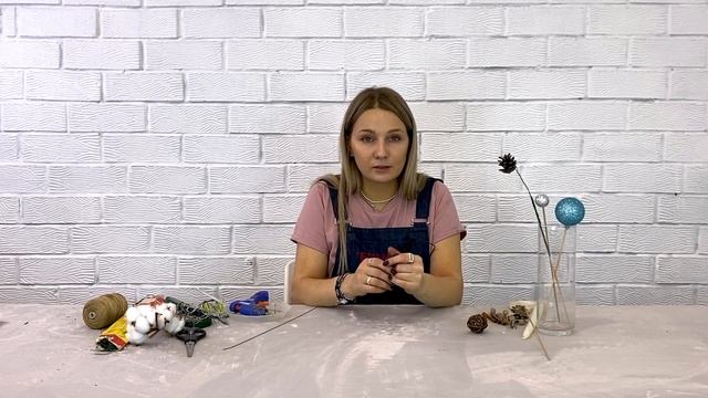 Как крепить шишки, игрушки, корицу, хлопок в новогодней композиции? #новогоднийдекор смотреть онлайн