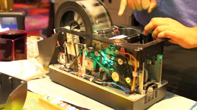 Rare Look Inside a Casino Automatic Card Shuffler смотреть онлайн