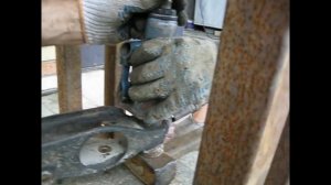 Запресовка сайлентблоков домкратом и кувалдой