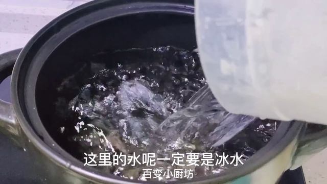 不管煮綠豆紅豆還是黑豆，煮前多加這一步，6分鐘全煮軟爛，省時又省力，趕快試試！【百變小廚坊 VS 龍兒美食 Magic Kitchen】#小妙招 смотреть онлайн