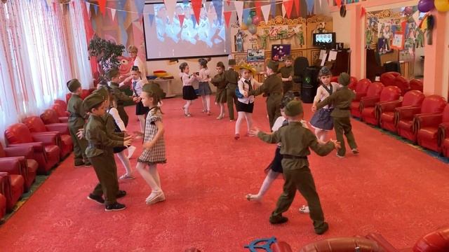 Танец "Все мы моряки!" Группа №7 "Светлячки" смотреть онлайн