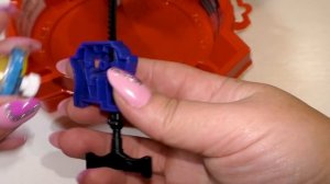 Beyblade Micros- большие бои маленькими бейблейдами МИКРОС СПРАЙЗЕН против ВОЛТРАЕКА