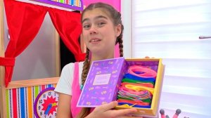 Настя и Артем учат Мию завязывать шнурки | Обучающее видео для детей | Настя Артём Мия