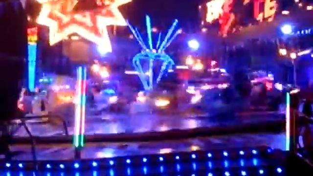 2Карусели в Ганновере Октоберфест. Атракцион: брейк денс Hannover Schützenfest Oktoberfest смотреть онлайн