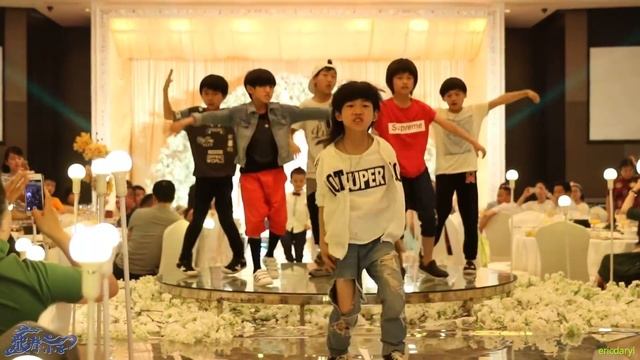 2015.5.30 Dragon Boys Wedding Performance 龙拳小子 婚礼表演 防弹少年团 BTS《男子汉 Boys In Luv，Danger》儿童版 Kids Ver. смотреть онлайн