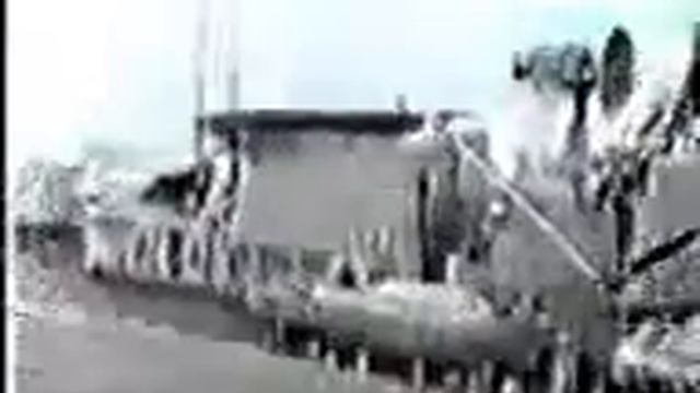 Беззаветный таранит боевой корабль США