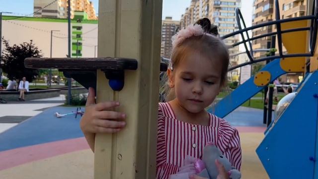 Проходим детскую площадку вместе смотреть онлайн