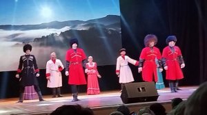 На горе стоял казак, он Богу молился.