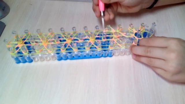 БРАСЛЕТИК "ЗВЕЗДОЧКИ"! Плетение из резинок Rainbow Loom. смотреть онлайн