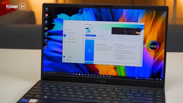 ASUS Zenbook 13 OLED (UX325) Review: Best and Cheapest OLED laptop! смотреть онлайн