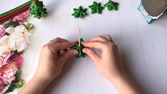 Ёлка из глиттерного фоамирана своими руками Новогодние игрушки DIY Christmas tree Glitter Eva Foam смотреть онлайн
