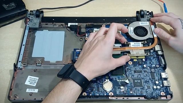 Как ускорить старый ноутбук | Замена процессора и установка ОЗУ в HP 530 смотреть онлайн