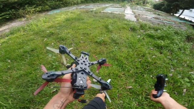 ML_LET'S_FLY #5 //  FPV фристайл у дома. Ветка в камеру и два краша в дерево. Meteor 75.