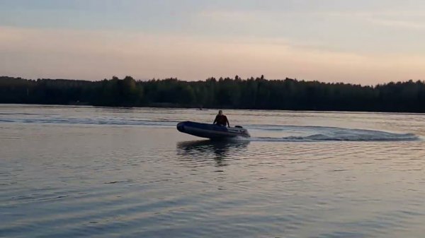 Новый Grouper 335W. Первые пробы широкого групера на воде. Вид со стороны.